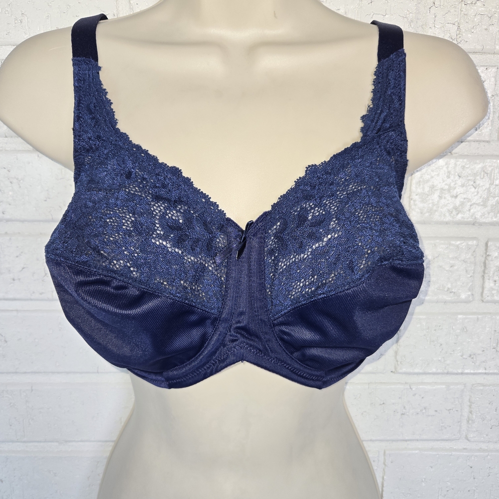 2002 Lilyette brand underwire bra.  Lilyette Navy Blue Lace Bra
